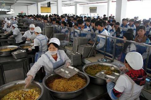 學校食堂承包這個近乎被壟斷的賺錢生意，如今卻“開不下去”？