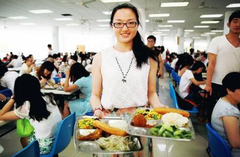 將恨的人叫來CBD吃飯 廣州珠江新城白領吃飯是有多“難”？